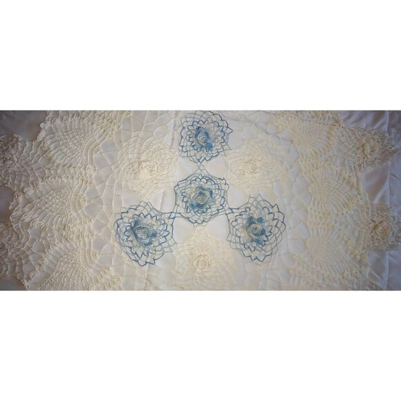 XLarge 26" Vintage Hand Crocheted Centerpiece Doily Blue White Ombre 3D - Picture 7 of 10